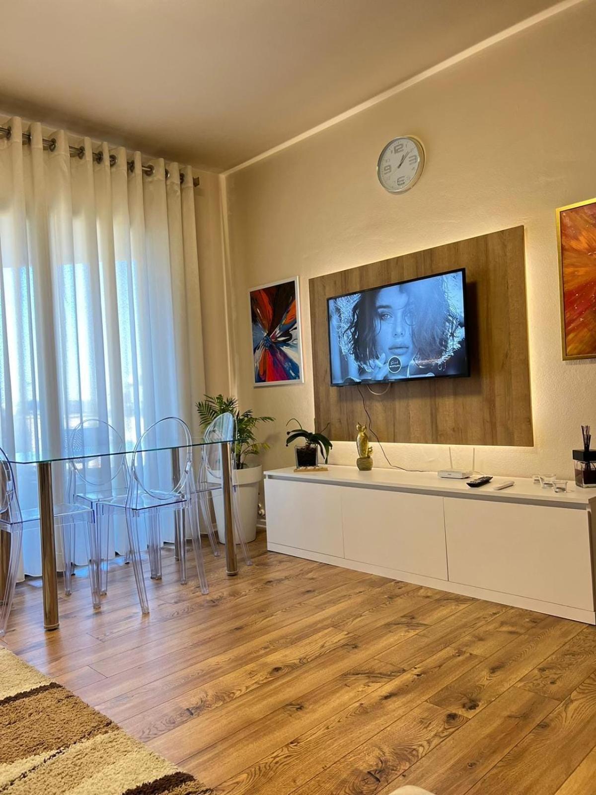 Nemis In The Centre Of Four Free Parking Apartamento Tirana